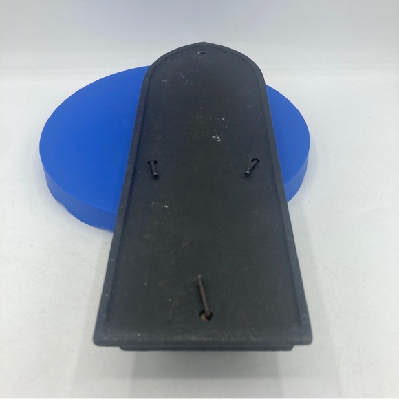 Vintage Cast Iron Wall Pocket Flower Farm Decor Cottage Pen Holder Daisy - Picture 5 of 8